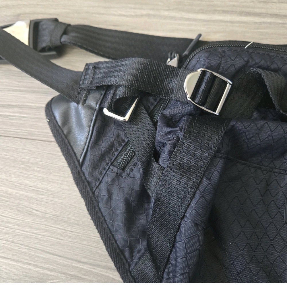 Athleta Excursion Crossbody Waist Ripstop Belt Bag Black Nylon Lightweight Large - Picture 7 of 11